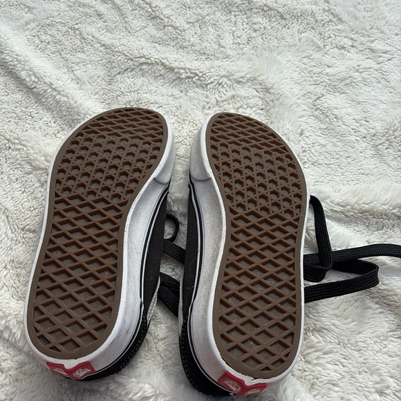 Vans Old Skool Black White Sneakers | Classic Low Tops | Worn Condition Youth 4 - Picture 7 of 9